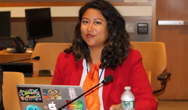 Alejandra se encuentra gestionando sus proyectos en Estados Unidos. Alejandra se encuentra gestionando sus proyectos en Estados Unidos.