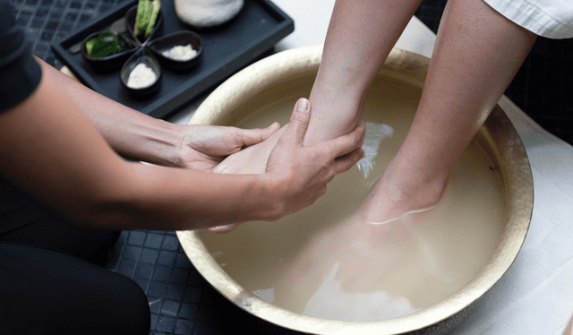  El lavado con bicarbonato y sal es beneficioso para la salud. Foto: Composición LR<br><br>    