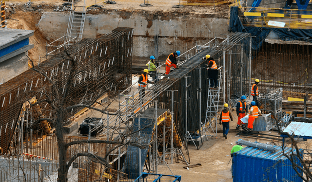  La mano de obra en el sector construcción es escasa en Italia. Foto: Composición LR<br><br>    
