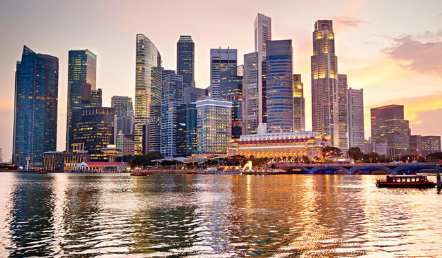 El puerto de Singapur ocupa el segundo lugar a nivel mundial en volumen de mercancías movilizadas. Foto: Kayak El puerto de Singapur ocupa el segundo lugar a nivel mundial en volumen de mercancías movilizadas. Foto: Kayak