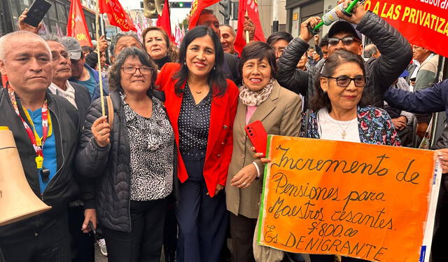 Congresista Flor Pablo Medina propone pensiones dignas para profesores jubilados   