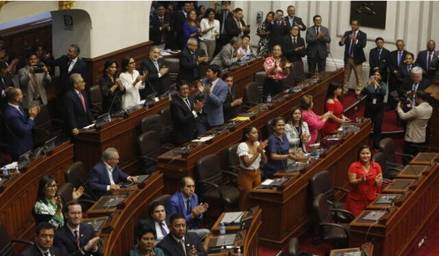  El día que los congresistas aprobaron la bicameralidad a su medida. Foto: Carlos Félix/La República    