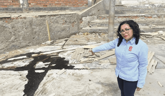 Brote de petróleo de colegio en José Pardo y Barreda. Foto: Almendra Ruesta/ La República. Brote de petróleo de colegio en José Pardo y Barreda. Foto: Almendra Ruesta/ La República.