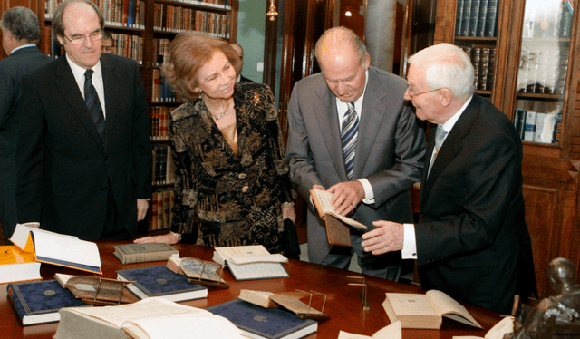 Personas en la RAE. Foto: archivo GLR   