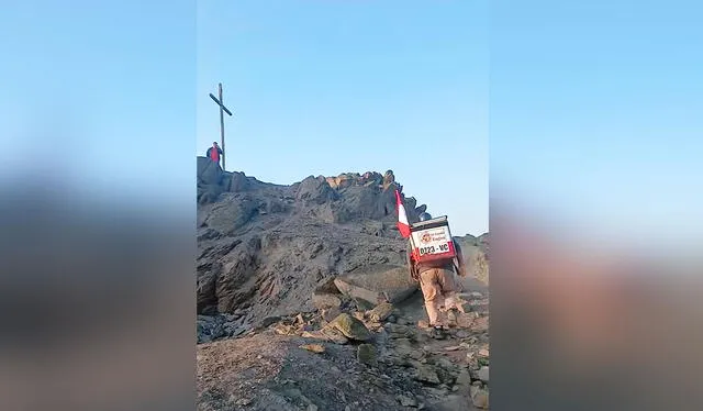 Las imágenes del joven repartidor se volvieron virales, generando reacciones divertidas de los usuarios de TikTok. Foto: composición LR/ TikTok / @polleriaelgordofo Las imágenes del joven repartidor se volvieron virales, generando reacciones divertidas de los usuarios de TikTok. Foto: composición LR/ TikTok / @polleriaelgordofo