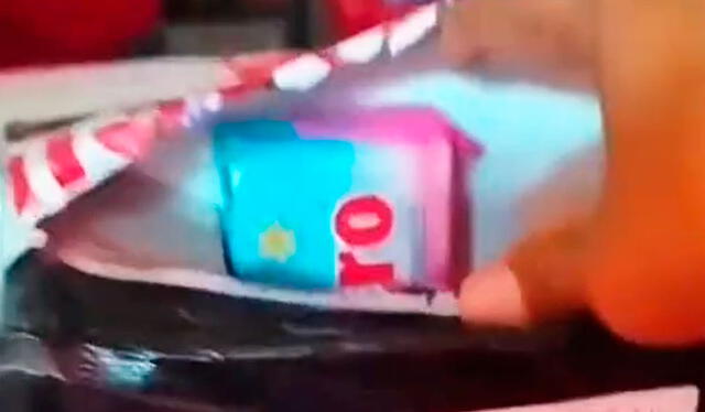  Al abrir la caja se dio con la sorpresa de encontrar un jabón para lavar ropa con el peso y el tamaño de un iPhone 13. Foto: composición LR/ TikTok / @noticiaspiura   