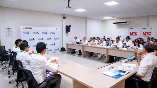 Reunión del MTC con los representantes de los gobiernos regionales para agilizar las obras de infraestructura en regiones Reunión del MTC con los representantes de los gobiernos regionales para agilizar las obras de infraestructura en regiones