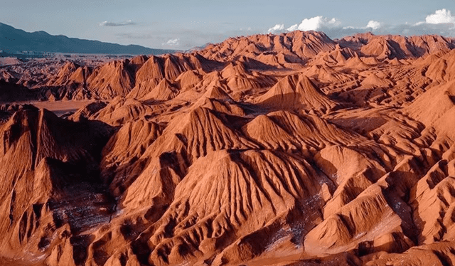 Se recomienda recorrer el Desierto del Diablo con guía, debido a la falta de señalización y lo fácil que resulta desorientarse en el terreno. Foto: @viajando.arg Se recomienda recorrer el Desierto del Diablo con guía, debido a la falta de señalización y lo fácil que resulta desorientarse en el terreno. Foto: @viajando.arg