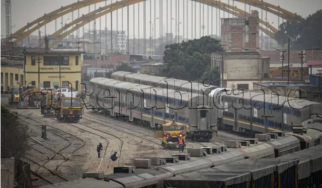 Los coches del tren de Rafael López Aliaga almacenados en estación Monserrate del centro de Lima. Foto: John Reyes / La República Los coches del tren de Rafael López Aliaga almacenados en estación Monserrate del centro de Lima. Foto: John Reyes / La República