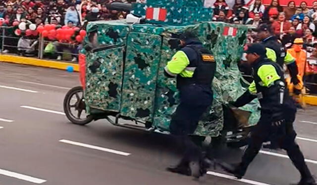 Los asistentes no pararon de reír al ver el vehículo malogrado en pleno desfile escolar. Foto: composición LR/ TikTok / @franksiscalixto176   