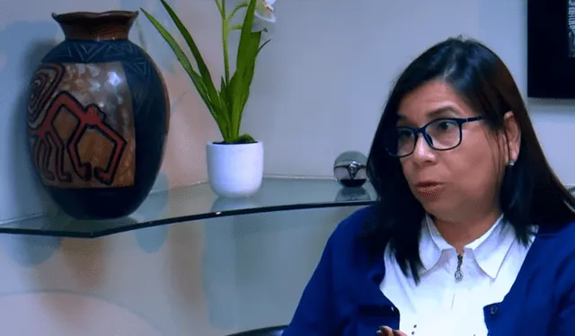 Margarita Grados Valderrama no cree que esos contratos se hayan firmado en la época de su padre. Foto: YouTube de Día D Margarita Grados Valderrama no cree que esos contratos se hayan firmado en la época de su padre. Foto: YouTube de Día D