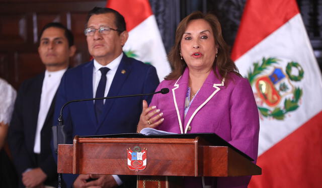 Pese al rechazo ciudadano, Dina Boluarte se aumentó el sueldo   