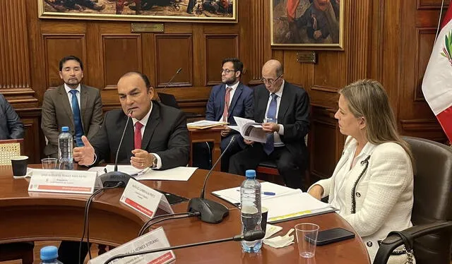 Gino Ríos tiene el apoyo de las fuerzas políticas que controlan el Congreso, pese a las denuncias por violencia a la mujer Gino Ríos tiene el apoyo de las fuerzas políticas que controlan el Congreso, pese a las denuncias por violencia a la mujer