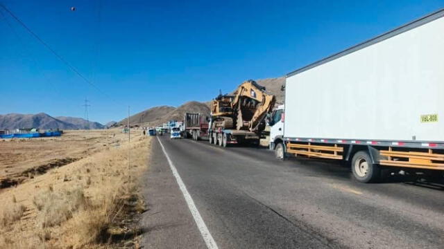 Movilizaciones bloquean la carretera Interoceánica en Puno.   