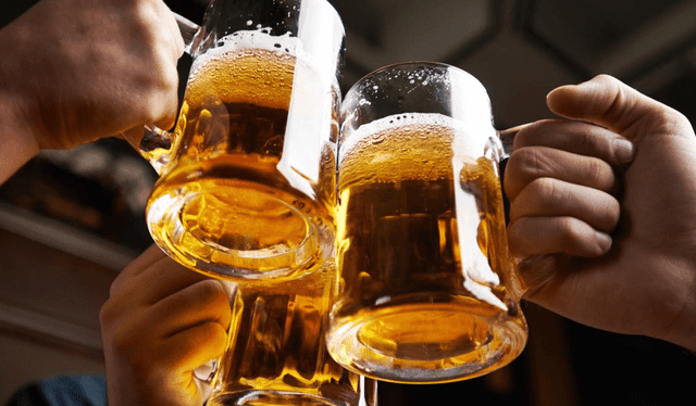 La cerveza suele ser el motivo perfecto para reunir a las amistades. Foto: Ovaciones La cerveza suele ser el motivo perfecto para reunir a las amistades. Foto: Ovaciones