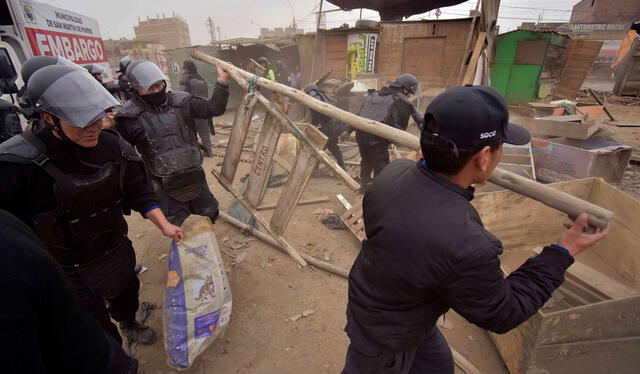  Desalojo en av. Izaguirre. Foto: Municipalidad de SMP   