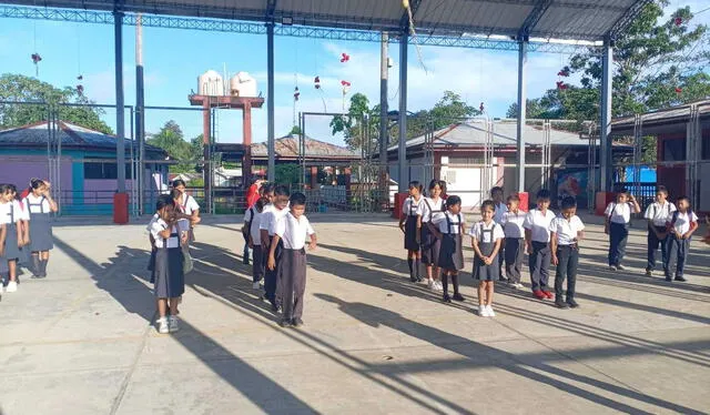 Formación de los alumnos en el patio del colegio. Foto: Minedu.    