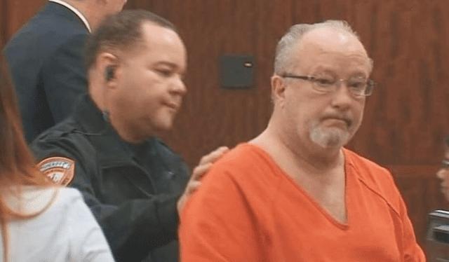  George Pickering fue llevado a prisión por amenazar al personal médico con un arma. Fuente: KPRC    