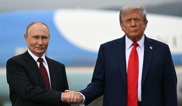  El presidente Donald Trump aterrizó en la base aérea Elmendorf en Anchorage, Alaska para reunirse con Putin. Foto: AFP   