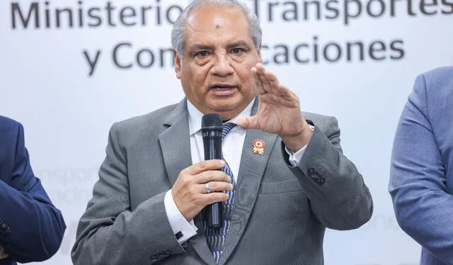 Ministro de Transportes y Comunicaciones, César Sandoval   