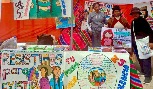  PUNO. Campañas organizadas por la sociedad civil para informar a la población sobre a importancia de responder a la pregunta de autoidentificación étnica. Foto: Omoaci.    