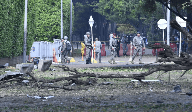 Autoridades acordonan el área mientras investigan la explosión. Foto: Raúl Palacios Autoridades acordonan el área mientras investigan la explosión. Foto: Raúl Palacios
