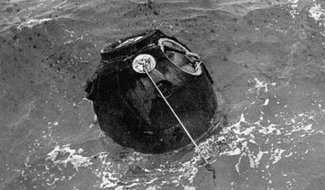 Misión Zond 5 amerizando en el océano índico. Foto: NASA   