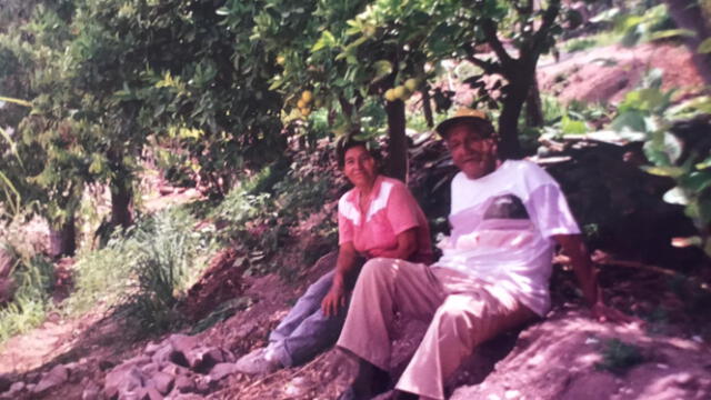 Doña Esther y su esposo en los inicios de la Selva Escondida. Siempre la apoyó con su proyecto personal, cuenta su hija. Foto: Cortesía.   