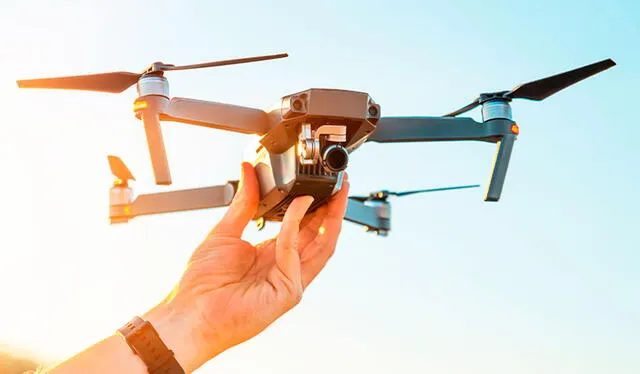  Todos los operadores de drones deben contar con acreditación oficial, que garantiza el conocimiento de normas aeronáuticas y minimiza riesgos.   