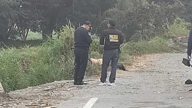 Autoridades llegaron al lugar para trasladar los cadáveres la Morgue Central  Foto: Elvis Gonzáles / URPI-LR    