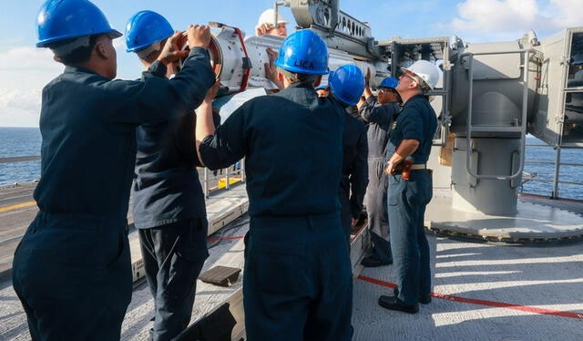 El conjunto de imágenes también captura a los militares realizando diversas maniobras de simulación. Foto: DVIDS   