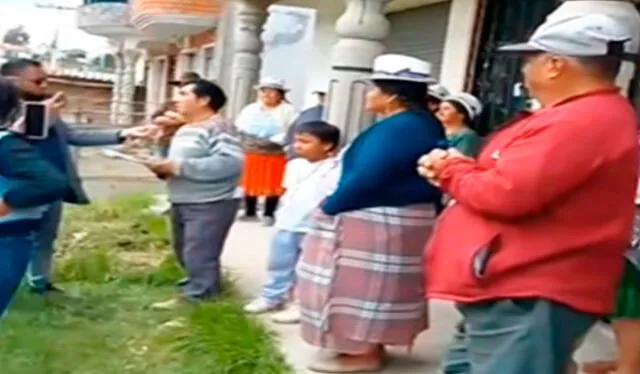  La familia de Andrés le pidió que abandonara la vivienda, a pesar de que fue él quien la construyó. La situación se complicó cuando el banco decidió rematar la propiedad debido a la deuda impaga. Foto: composición LR/ TikTok / @alcibiadesonofretv   