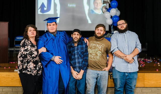  La familia Ewan Deane en su graduación. Foto: Jimmy &amp; Kim Photography    