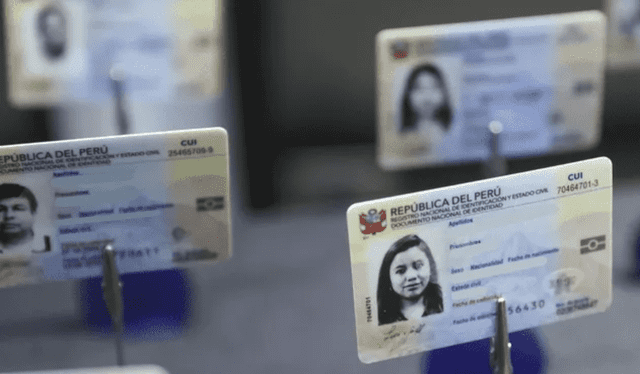 Desde la fecha, el Reniec solo emitirá el DNI electrónico 3.0 en el Perú. Foto: Composición LR/Andina   