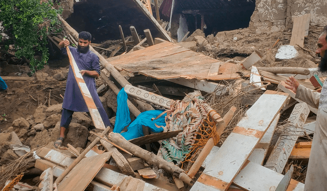 Casas colapsadas tras terremoto de 6,0 grados en Afganistán. Foto: AP    