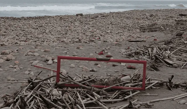 Posterior a la limpieza, aún se observan algunos marcos de puertas de las refrigeradoras. Créditos: Marco Cotrina / La República.<br><br> Posterior a la limpieza, aún se observan algunos marcos de puertas de las refrigeradoras. Créditos: Marco Cotrina / La República.<br><br>