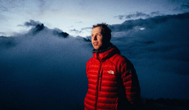 Hombre parado en un cuerpo de agua El contenido generado por IA puede ser incorrecto. Hombre parado en un cuerpo de agua El contenido generado por IA puede ser incorrecto.