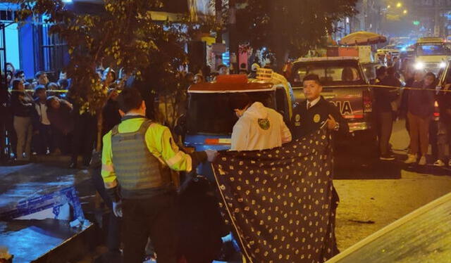 Un adolescente de 14 años recibió varios disparos en la espalda por un desconocido mientras se encontraba trabajando como mototaxista en el paradero 1 de Huáscar, en SJL. Familiares contaron que el joven se convertiría en padre, su pareja de 16 años tenía una etapa avanzada de embarazo. Foto: Difusión.   