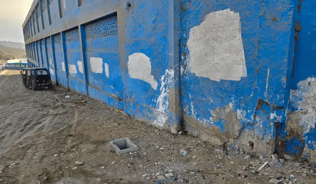 Fachada del colegio visiblemente deteriorada. Foto: Adrian Sarria/ La República. Fachada del colegio visiblemente deteriorada. Foto: Adrian Sarria/ La República.