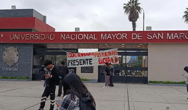 Sanmarquino toman parte de las instalaciones de la UNMSM tras polémica de privatización. Foto: Difusión.   