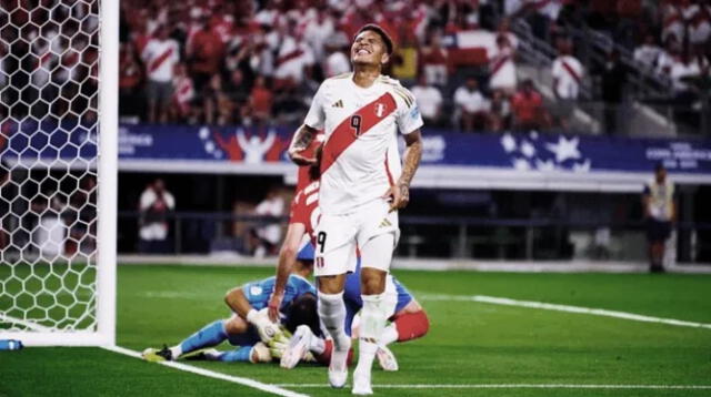  Paolo Guerrero sería uno de los jugadores que ya no continuaría en la selección peruana de cara al próximo proceso eliminatorio. Foto: Imago   