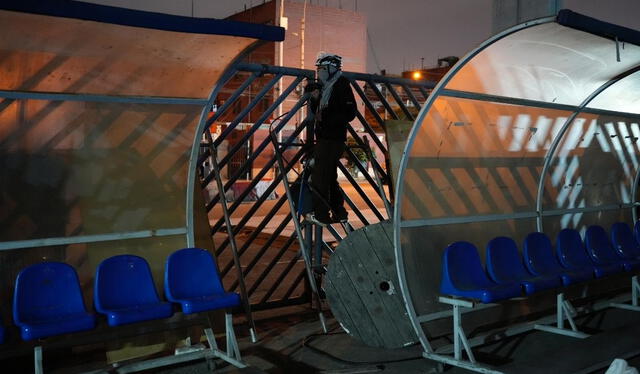 Gremios toman instalaciones de Decana de América por la av. Colonial. Foto: Jhon Reyes.   