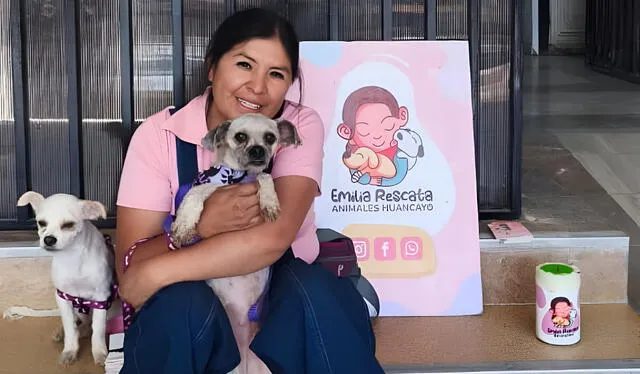 Emilia confiensa que los animales la rescataron de una vida que no quería. Tiene más de 400 perros de tamaño mediano y pequeño en su albergue en Huancayo. Comenta que el abandono animal en provincia es mucho mayor. Foto: Cortesía.   