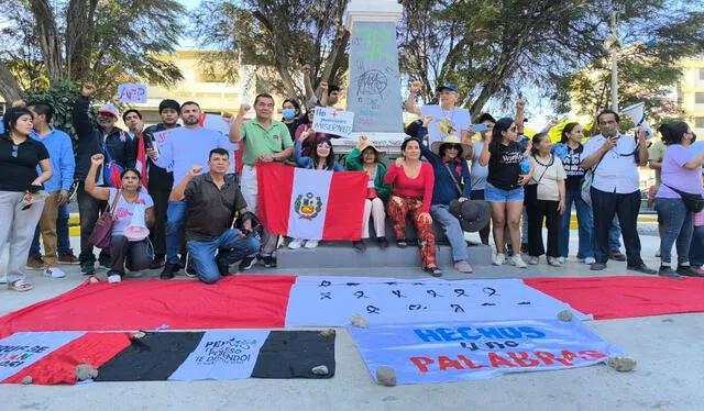Manifestantes esperan la derogatoria de la nueva ley. Foto: Almendra Ruesta - La República. Manifestantes esperan la derogatoria de la nueva ley. Foto: Almendra Ruesta - La República.