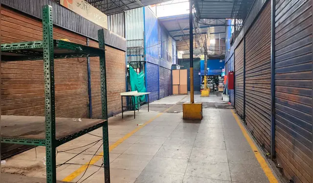  Puestos del centro de abastos se encuentran completamente cerrados. Créditos: Kevinn García / La República.<br><br>  
