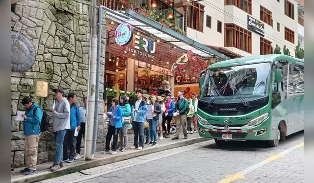 El negocio del trasporte de los turistas desde Machupicchu pueblo hasta la ciudadela ha generado un conflicto social y turístico   