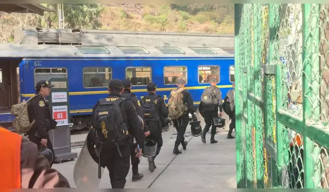 La policía se enfrentó a los manifestantes en Machupicchu pueblo   
