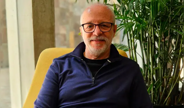 Alberto Plaza expresó sentirse en plenitud y equilibrio a lo largo de sus 40 años de carrera musical, planificando un concierto sinfónico especial para esta celebración. Créditos: Silvana Quiñonez / URPI-LR   