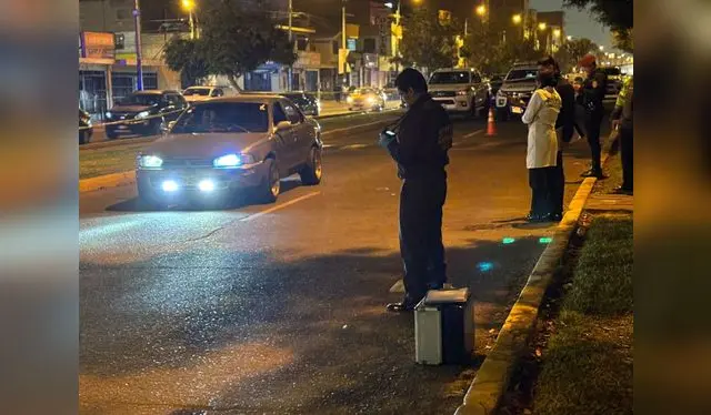  Acribillaron a hombre de 36 años de edad cuando se encontraba realizando colectivo en la av. Óscar Benavides en el Callao. Testigos señalaron que sujetos desconocidos descendieron de dos vehículos y dispararon contra la víctima.   