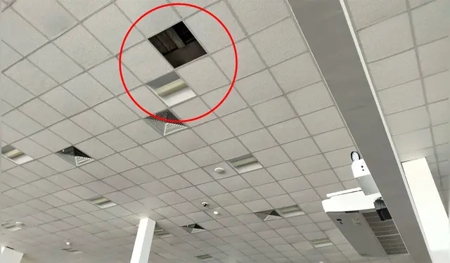  Caída de baldosas causó alarma entre los viajeros. Créditos: Yazmín Araujo / La República.<br><br>    